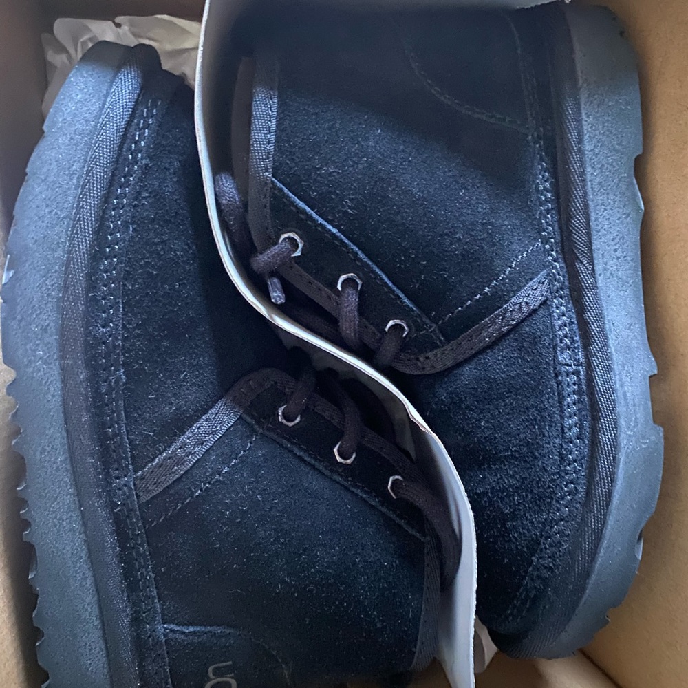 UGG neumel